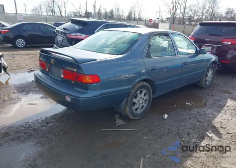 2000 Toyota Camry Le V6 z USA, uszkodzony, nr VIN 4T1BF22K3YU944487